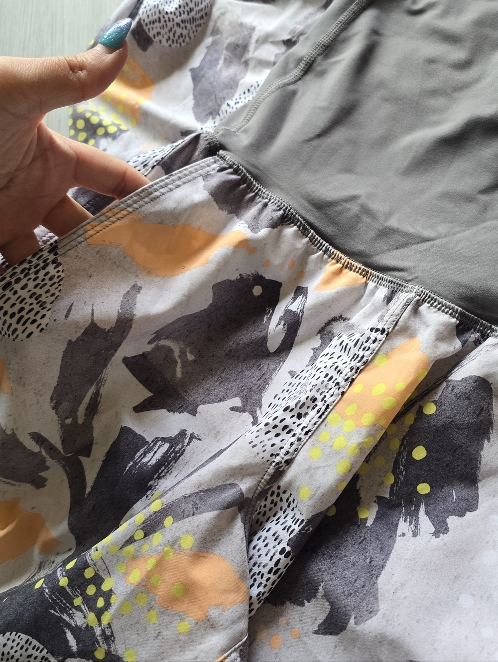 Lululemon 2015 High Rise HR Om PantMini Art Pop White Multi / Slate - Picture 14 of 16